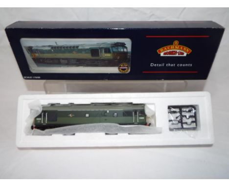 Bachmann - an OO scale model diesel locomotive class 25/2, BR green livery, # 32-411, appears m or nm in original window box