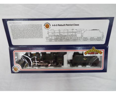 Bachmann - an OO scale model locomotive 4-6-0 Rebuilt Patriot Class op no 45545 'Planet', BR green livery, # 31-201, with ten