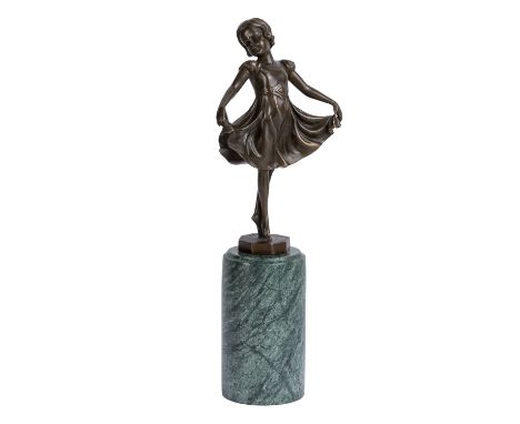 PARIS, F. (Bildhauer/in 19./20. Jh.), "Kleine Tänzerin", um 1920, Bronze, patiniert, vollplastische Figur eines beschwingt si