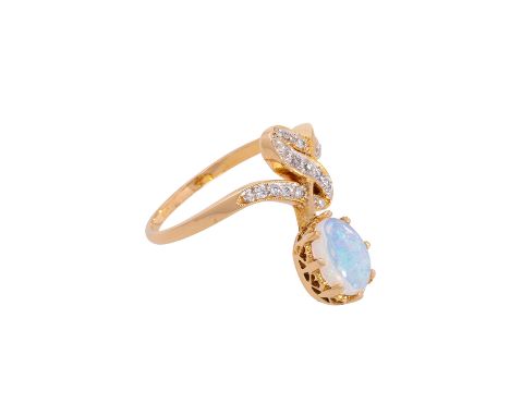 Ring mit Opal und Brillanten von zus. ca. 0,15 ct, gute Farbe und Reinheit, GG 18K, 3,1 g, RW: 54, 20. Jh., leichte Tragespur
