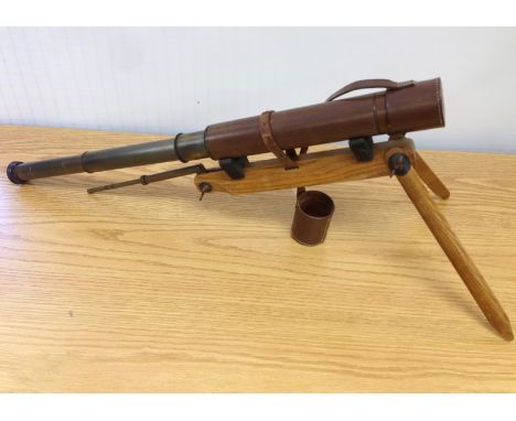 AN EARLY 20TH CENTURY "MARKSMAN" 4 DRAW LEATHER BOUND BRASS TELESCOPE BY J.H. STEWARD, LONDON, FITTED ON WOODEN ADJUSTABLE TR