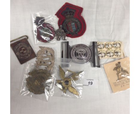 TIN CONTAINING VARIOUS PATCHES AND BADGES, INCLUDES 1910 GRAND ARMY OF THE REPUBLIC COMMEMORATIVE BADGE, HARRISBURG 