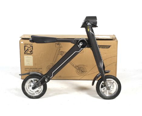 An Evolution Transporter etsmart high quality foldable / portable electric scooter. Aluminium frame with built in 40V Samsung