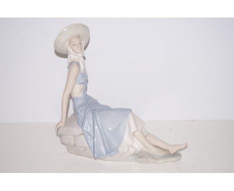 Nao figure of a lady, height 30cm, 30cm length 