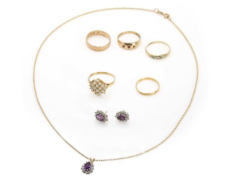 A group of gold jewellery, to include a 22ct gold wedding ring, Chester 1945, a seed pearl cluster ring, two seed pearls defi