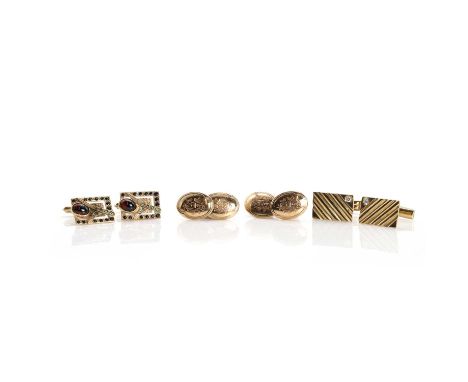 A small collection of gold cufflinks, comprising a pair of 9ct gold oval engraved cufflinks, with chain link fittings, Birmin