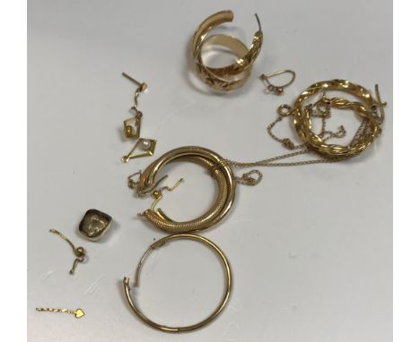 A collection of 9 carat gold and yellow metal jewellery to include earrings, chain, gold teeth caps, etc, weighable 9 carat h