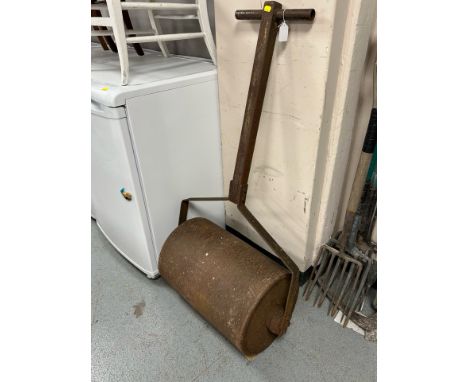 A Victorian cast iron garden roller, height 113 cm 