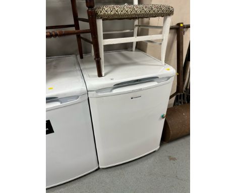 A Hotpoint Future under bench fridge 
