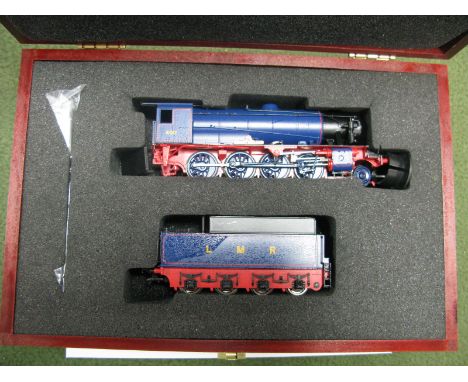 A Bachmann Branch-Line "00" Gauge WD Austerity 2-8-0 Locomotive and Eight Wheeled Tender, R/No 400, Sir Guy Williams', LMR bl