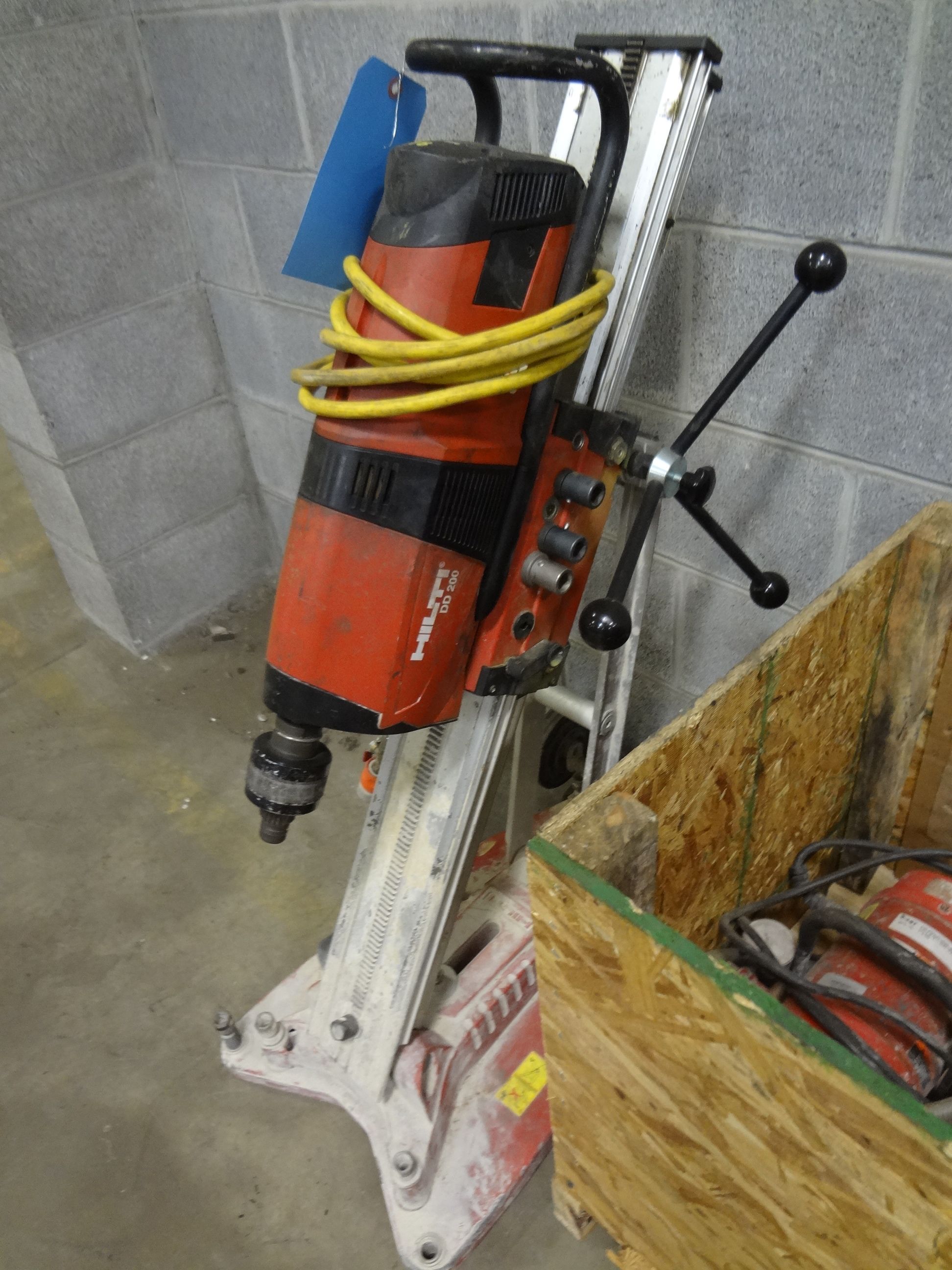HILTI MODEL DD200 120 VOLT DIAMOND CORE DRILL WITH CORE BITS