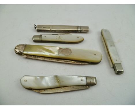 ALLEN & DARWIN AN EDWARDIAN SILVER BLADED FOLDING FRUIT KNIFE, with mother-of-pearl handle, Sheffield 1909, together with thr