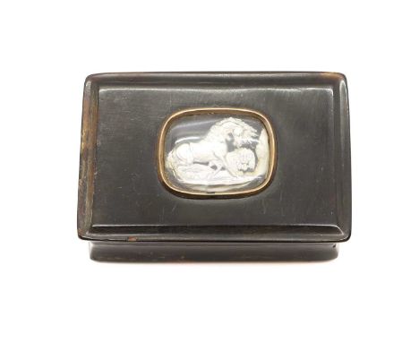A horn snuff box, 19th century, the hinged lid inset with a silvered panel depicting  'A Horse Affrighted at a Lion', after G