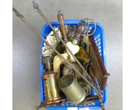 A cribbage board, money bank and other brassware and metalwares **PLEASE NOTE THIS LOT IS NOT ELIGIBLE FOR POSTING AND PACKIN