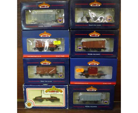 Eight Bachmann Branch Line 00 gauge model railway carriages, boxed 
