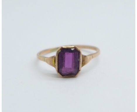 A 9ct gold and amethyst ring, 1.2g, L, stone scratched 