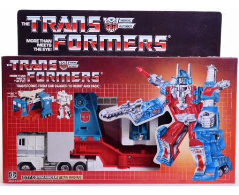 Boxed Hasbro G1 Transformers City Commander Ultra Magnus, 1985 issue, transforms from car carrier to robot and back in mint b