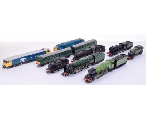 Nine Unboxed 00 Gauge Locomotives, Airfix Praire Tank 2-6-2 Great Western, Hornby R157/158 DMU Diesel Railcar (pair) Lima Bri