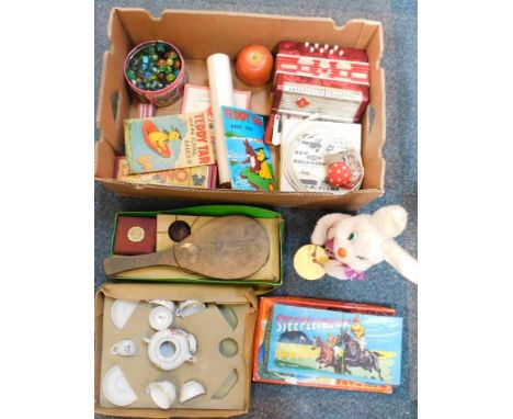 A quantity of vintage games, to include Slam, Steeply Chasing, an accordion, construction game, drumming rabbit, etc. (1 box)