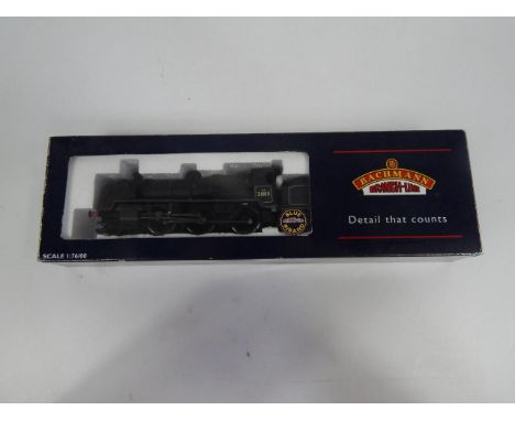 A Bachmann OO-gauge 1:76 locomotive no. 31813 and tender, 5cm high, (boxed).