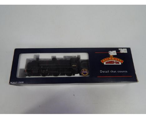 A Bachmann OO-gauge 1:76 locomotive no. 31843 and tender, 5cm high. (boxed)