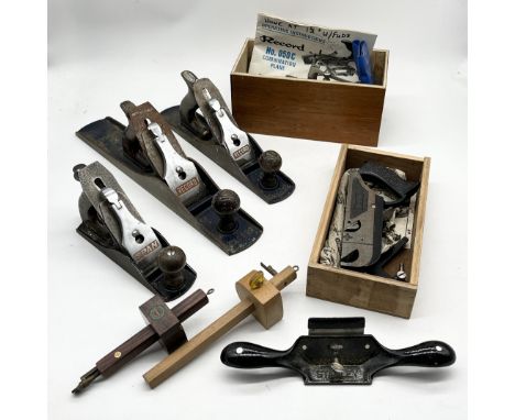 A selection of woodworking planes and tools including Record No. 050C combination plane, Record No. etc.