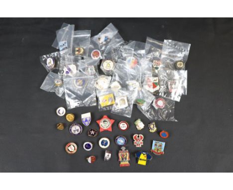 Football, enamel badges, a collection of 40+, league and non-league, mostly 1990s. Sold with a plastic Bobby Charlton star ba