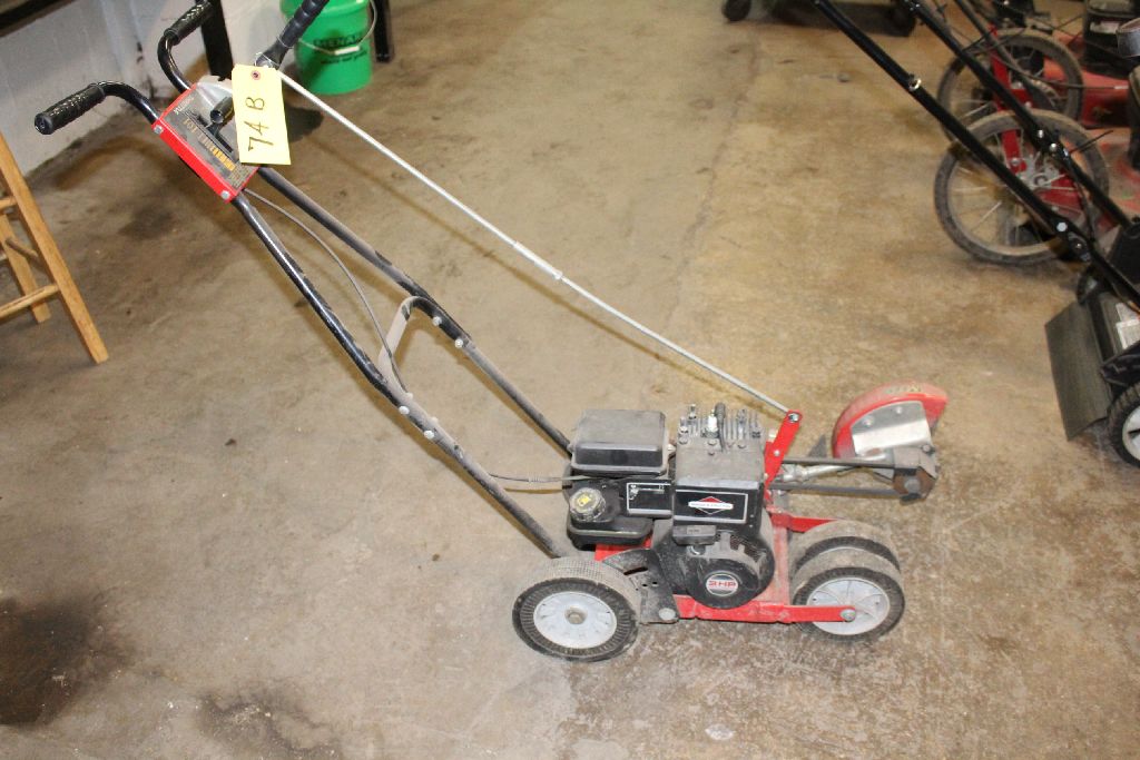 MTD GAS POWERED EDGER, BRIGGS & STRATTON 3 HP GAS ENGINE