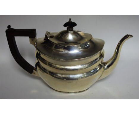A silver boat shaped teapot, Birmingham 1920, 540g gross