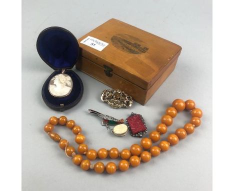 LOT OF ANTIQUE AND VINTAGE JEWELLERY, contained in a Mauchline ware box