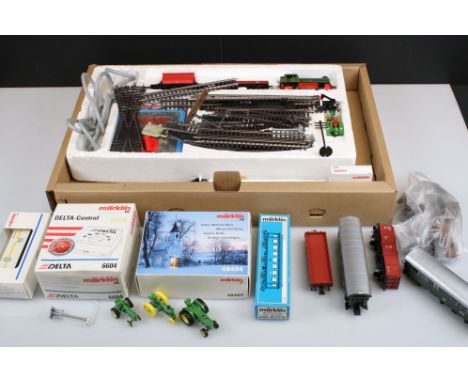 Quantity of Marklin HO gauge model railway to include an unboxed starter set with locomotive, rolling stock and track, 2 x bo