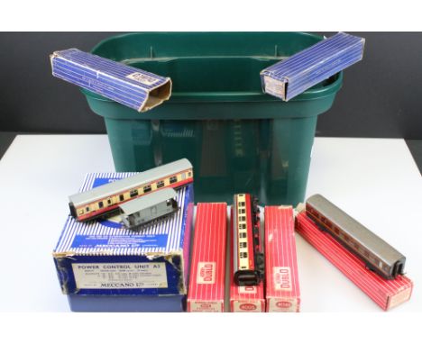 Quantity of Hornby Dublo model railway to include 6 x boxed items of rolling stock, 12 x unboxed rolling stock, diecast 0-6-0