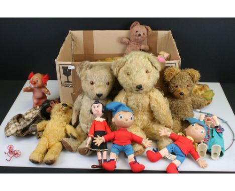 5 Mid century Teddy Bears together with 2 further Teddy Bears, Approximately 14 Hand Puppets including The A Team's Mr T, Soo