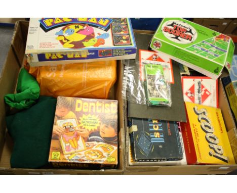 Collection of boxed vintage games to include Subbuteo Top Scorer plus additional LW players, Junior Meccano A1, Scoop, Waddin