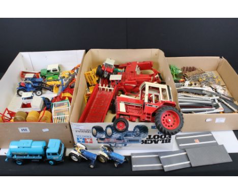 Collection of approximately 25 Britains Diecast Mainly Farming Vehicles &amp; Machinery along with a Collection of Britains P