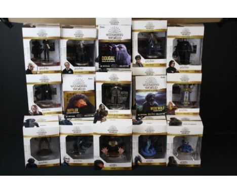 21 Boxed Eaglemoss Hero Collection Wizarding World Figurine Collection models featuring Harry Potter &amp; Fantastic Beats ch