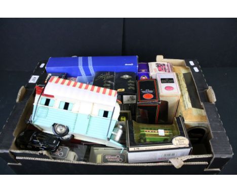 23 Boxed / cased diecast models to include 12 x Corgi (Original Omnibus, Trackside, James Bond 007, etc), 5 x Oxford Diecast,