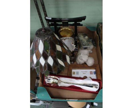 A box containing a table gong, table lamp, sundry decorative items 