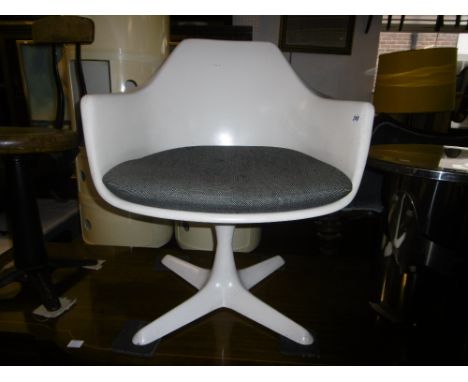 A VINTAGE RETRO SWIVEL TULIP CHAIR