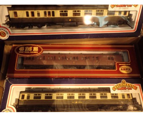 Five Bachmann and Airfix boxed OO scale coaches 