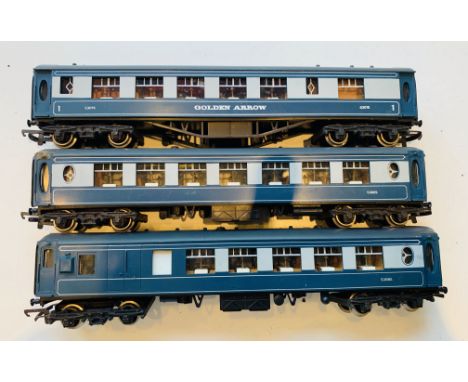 3x Wrenn OO Gauge Golden Arrow Passenger Coaches Unboxed