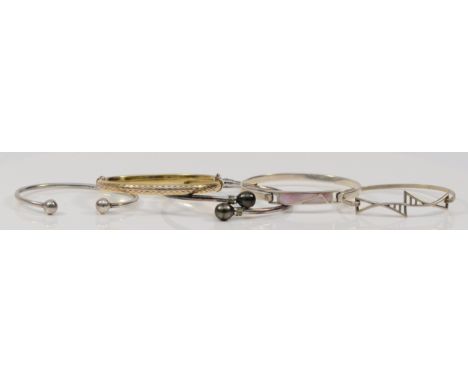 A 925 silver and bonded gold hinged bangle and four silver bangles, 51gm