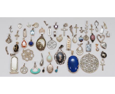 A collection of silver and gemset pendants, to include opal, 159gm