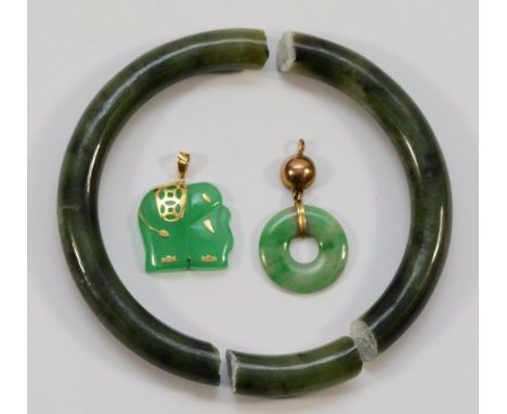 A 14K gold mounted jadeite hoop pendant, an enhanced jade elephant and a nephrite jade hoop bangle A/F (3)