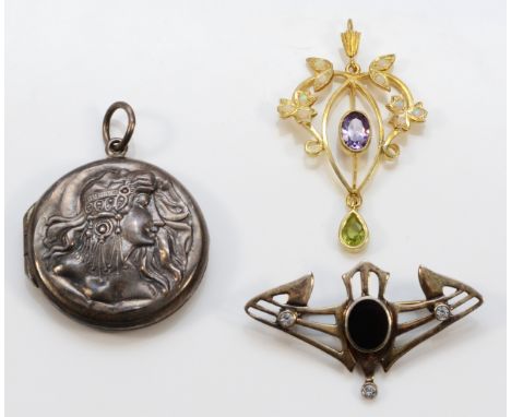 A silver Art Nouveau style locket, 29mm, an unmarked silver gilt opal and amethyst pendant and a 925 brooch, 16gm