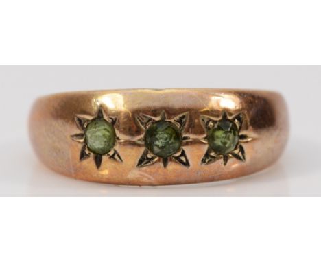 A 9ct gold peridot dress ring, London 1978, J, 1.9g