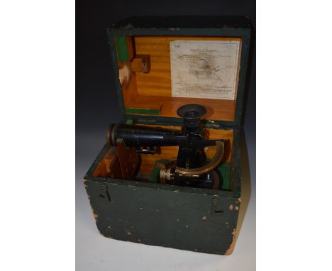 Militaria - WW2 - Hall Brother's Director No. 12 MK I artillery level No. 581, lacquered brass and cold-painted, War Ministry