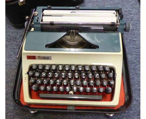 A MANUAL PORTABLE TYPEWRITER 