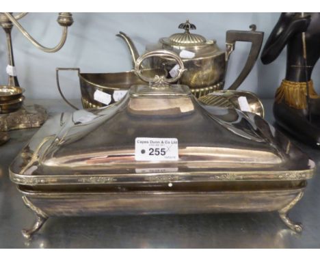 AN ELECTROPLATE TEA SERVICE OF 3 PIECES AND AN OVEN GLASS OBLONG ENTREE DISH WITH EP. TWO HANDLED STAND AND DOMED COVER 