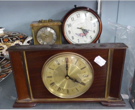 METAMEC MAHOGANY BATTERY OPERATED MANTEL CLOCK, A PADDINGTON QUARTZ WALL CLOCK AND A GERMAN QUARTZ STRUT CLOCK WITH ENAMELLED
